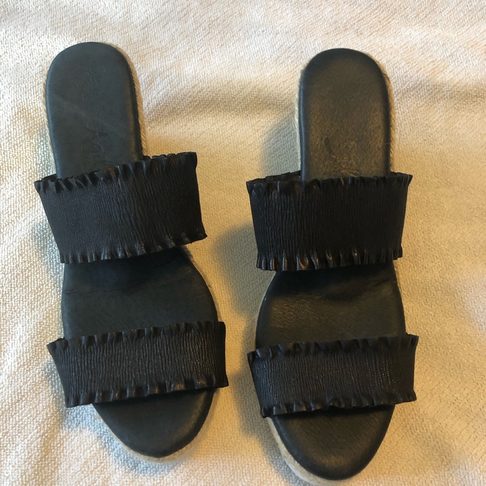 Agilis Barcelona open toe slides - fits like a 9